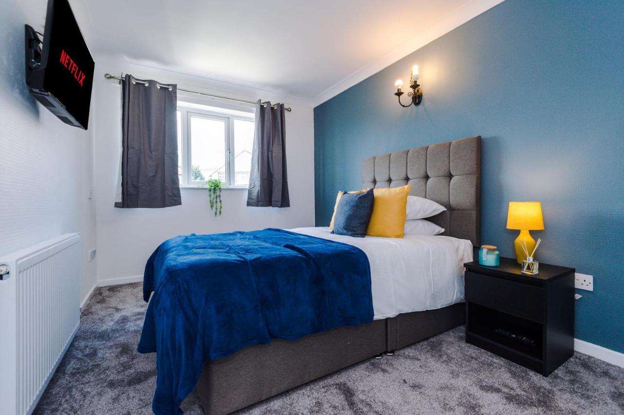 Family Friendly 3-Bed Home With Free Parking On Site Huddersfield Extérieur photo