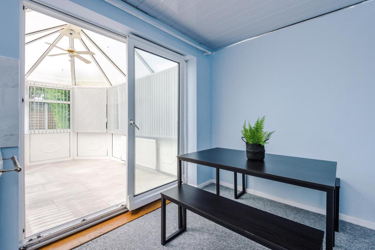 Family Friendly 3-Bed Home With Free Parking On Site Huddersfield Extérieur photo