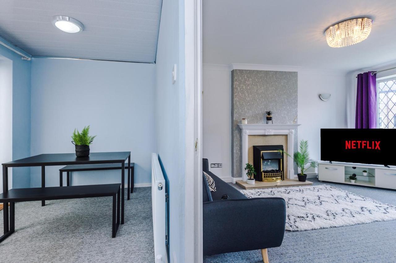 Family Friendly 3-Bed Home With Free Parking On Site Huddersfield Extérieur photo