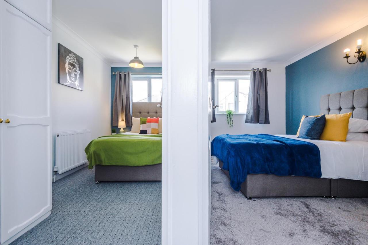 Family Friendly 3-Bed Home With Free Parking On Site Huddersfield Extérieur photo